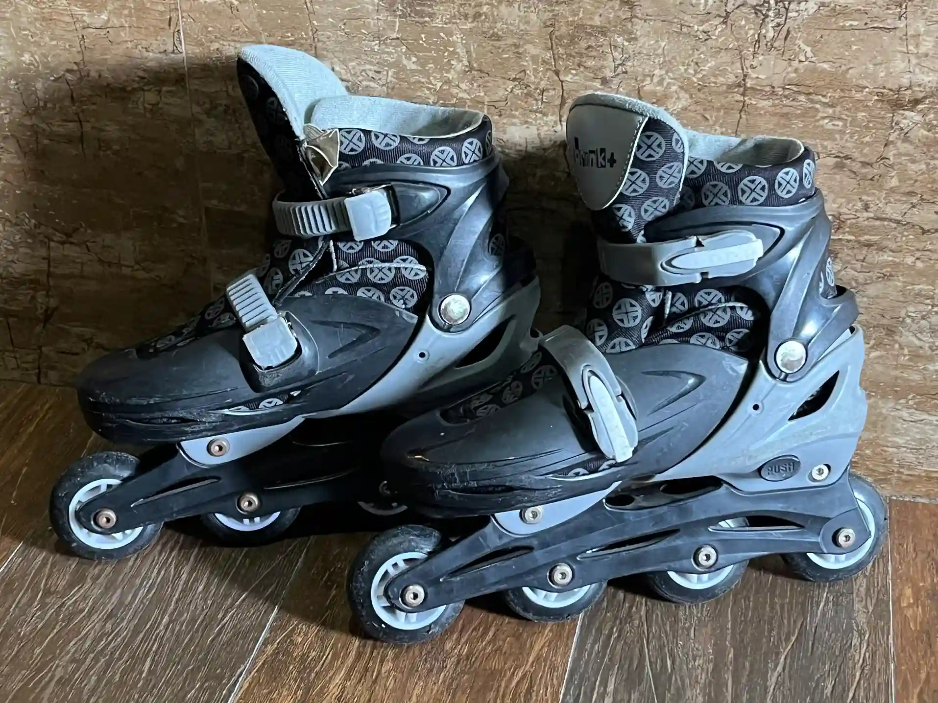 FE/ K**li /PATINS BRINK! TOP! 53,00 SEGUIDOS DE 9,00