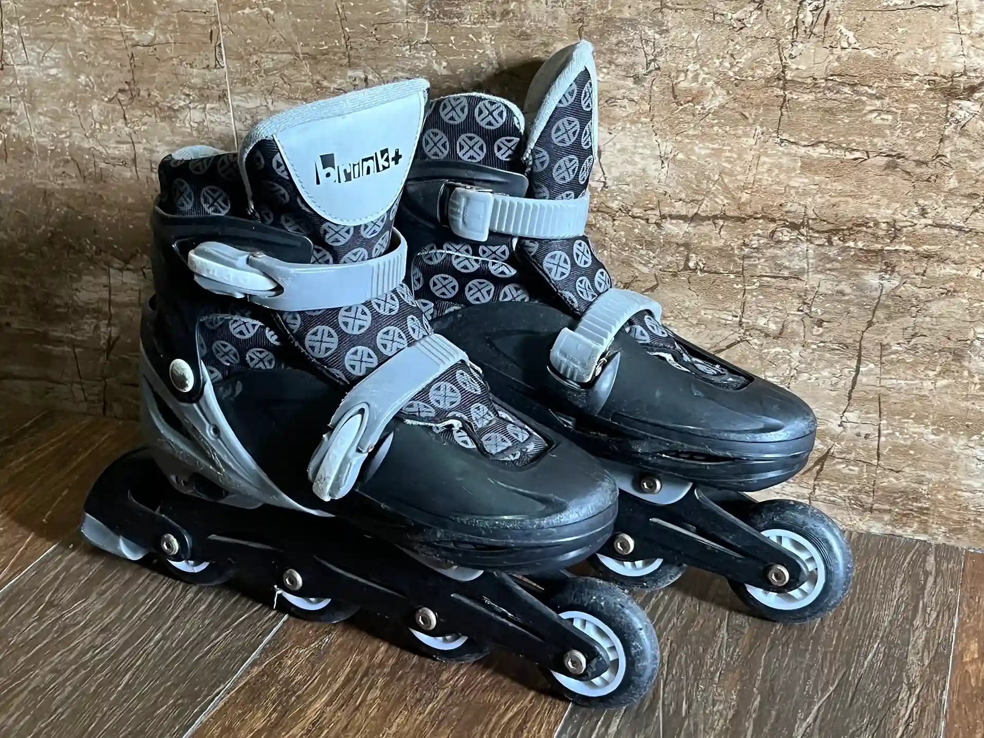 FE/ K**li /PATINS BRINK! TOP! 53,00 SEGUIDOS DE 9,00