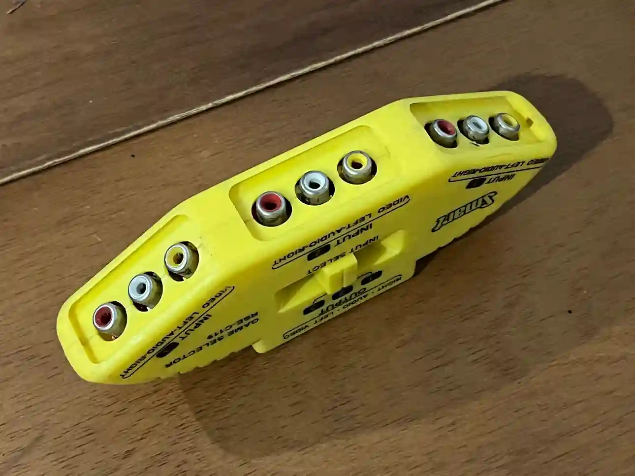 CX/ kevogames /SPLIT RCA 3 IN 1.   38,00 SEGUIDOS DE 5,00