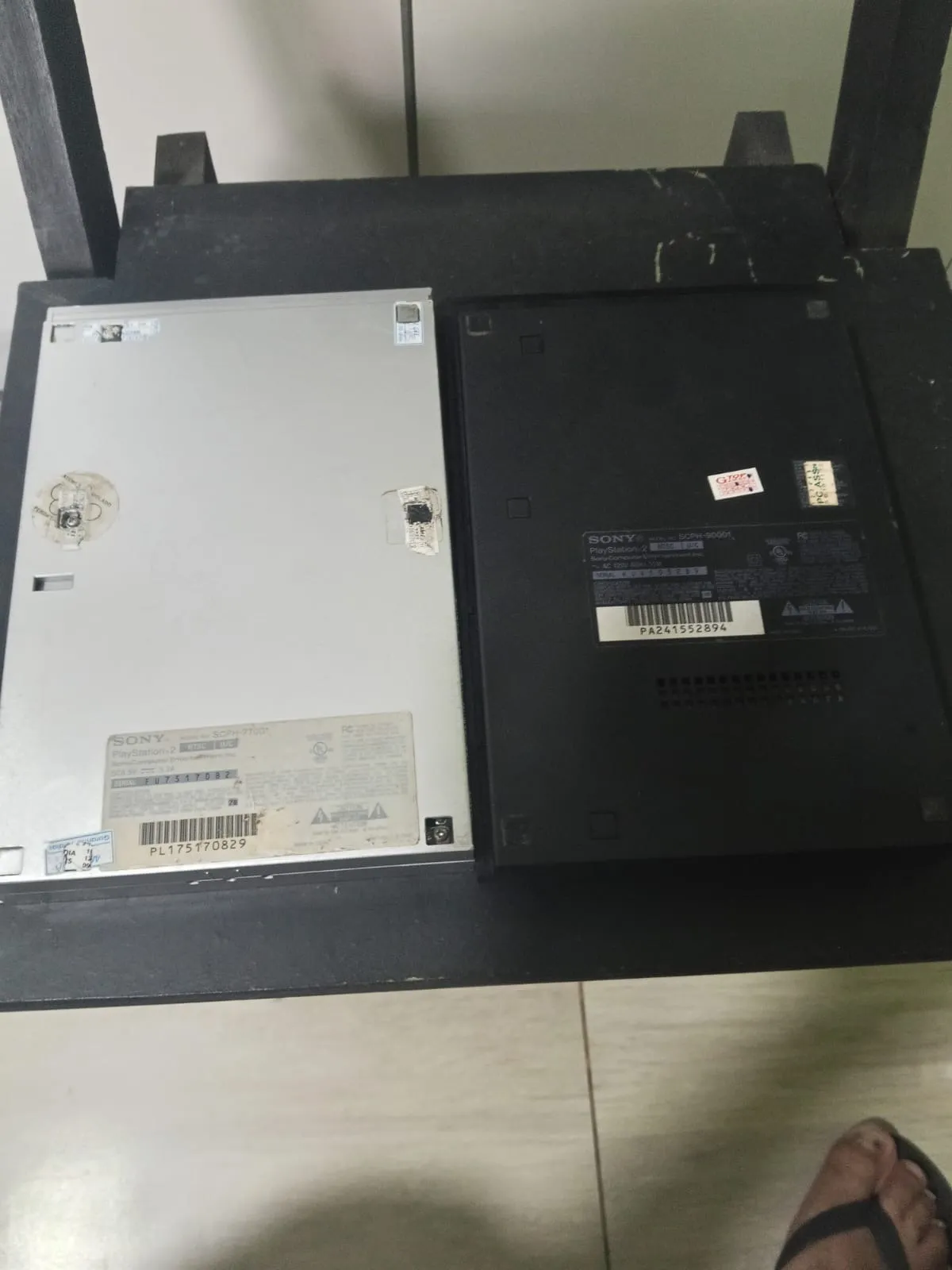 TA/ D***el / 2 CONSOLES SONY PS2, UM É SILVER  89,00 SEGUIDOS DE 12,00