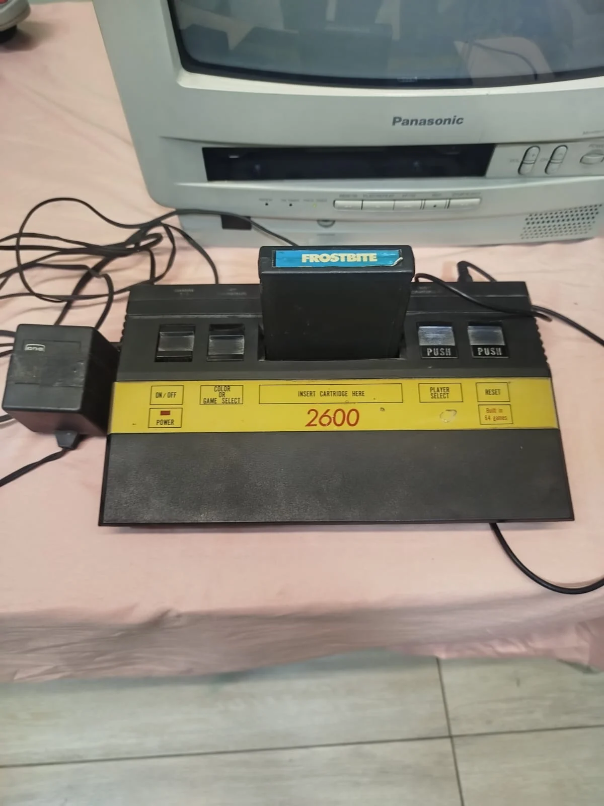TA/ Webgeo /ANTIGO ATARI 2600 ÉPICO!+CARTUCHO  117,00 SEGUIDOS DE 17,00