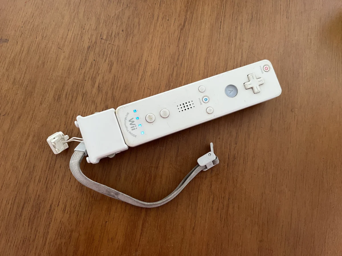 CX/ E***97 /CONTROLE ORIGINAL WII. 47,00 SEGUIDOS DE 9,00