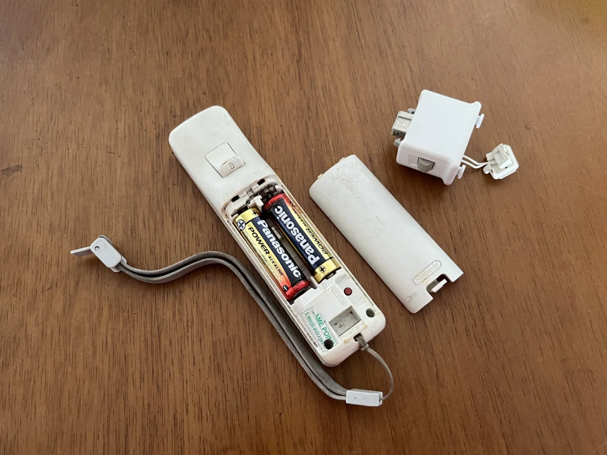 CX/ E***97 /CONTROLE ORIGINAL WII. 47,00 SEGUIDOS DE 9,00