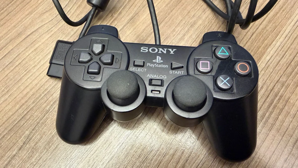 R9/ PLAYSTATION 2 SLIM! 99,00 SEGUIDOS DE 25,00