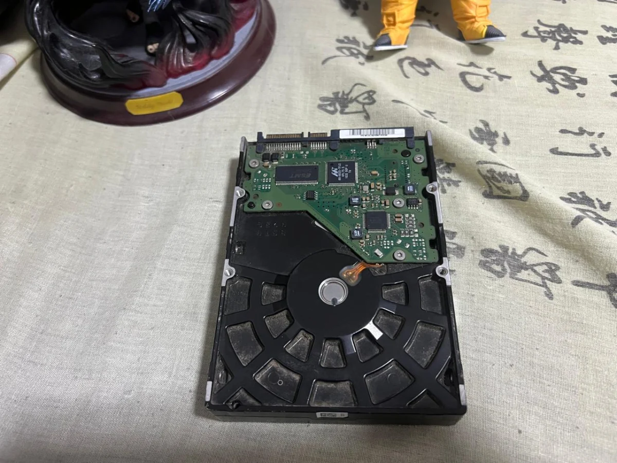 CB/ C***IO D*AS S**VA /HD 1T SATA PS2 132,00 SEGUIDOS DE 11,00