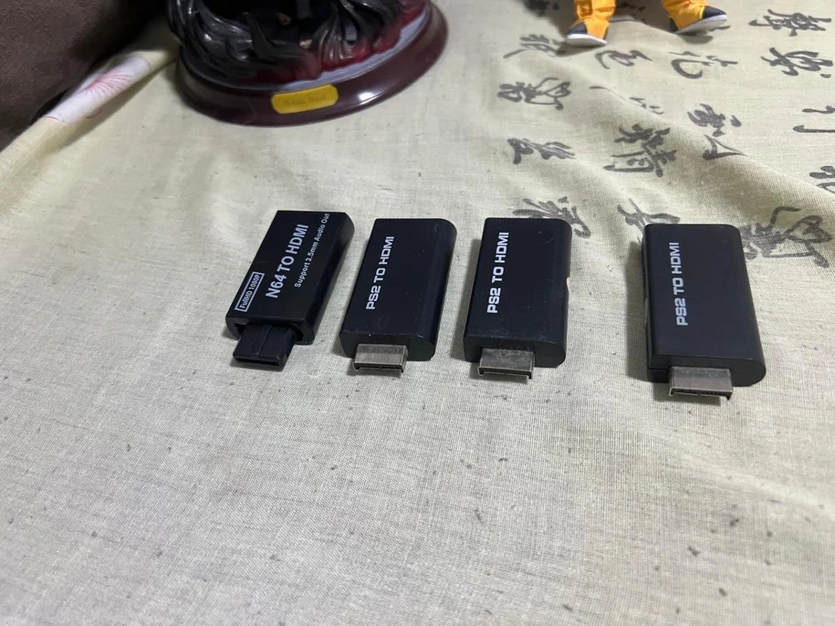 CB/ S*R /LOTE ADAPTADORES HDMI, PS2 E N64 66,00 SEGUIDOS DE 5,00