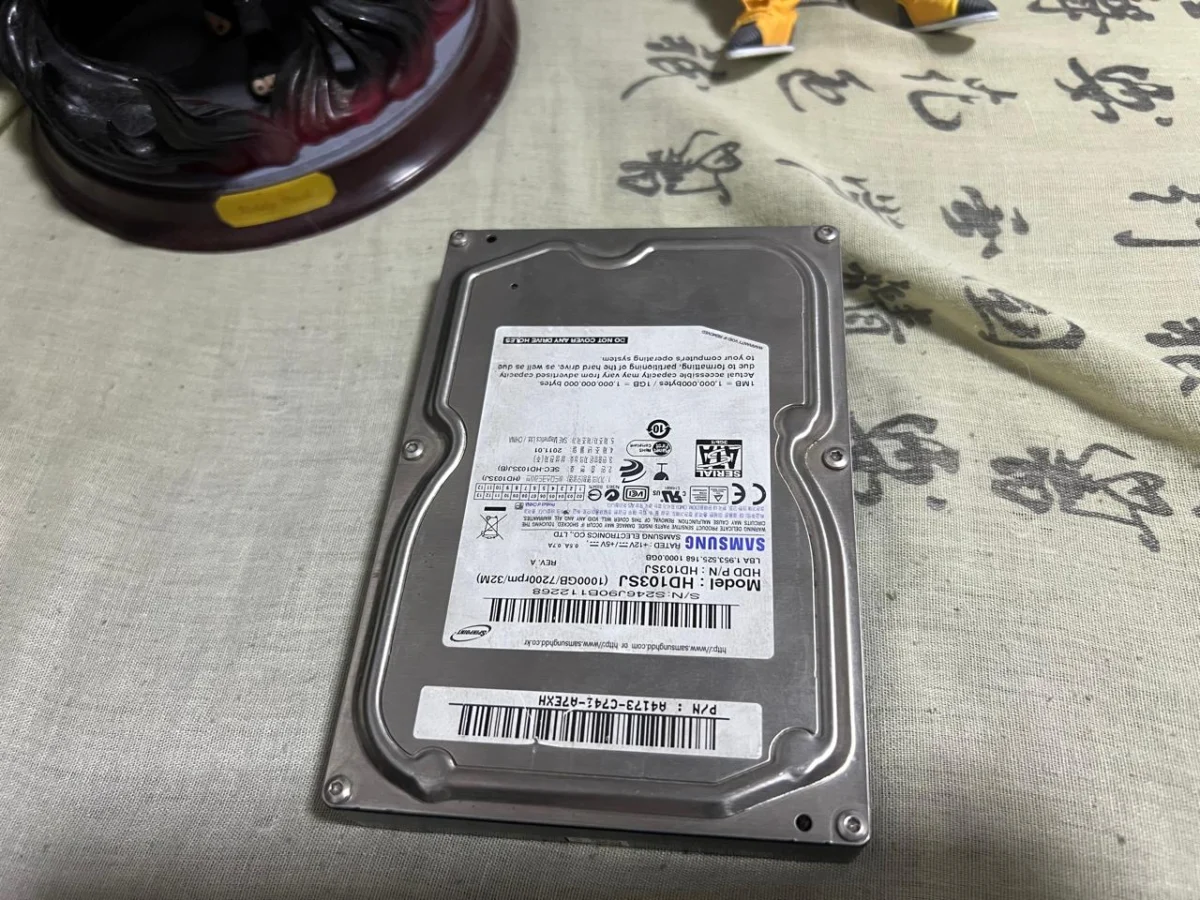 CB/ C***IO D*AS S**VA /HD 1T SATA PS2 132,00 SEGUIDOS DE 11,00