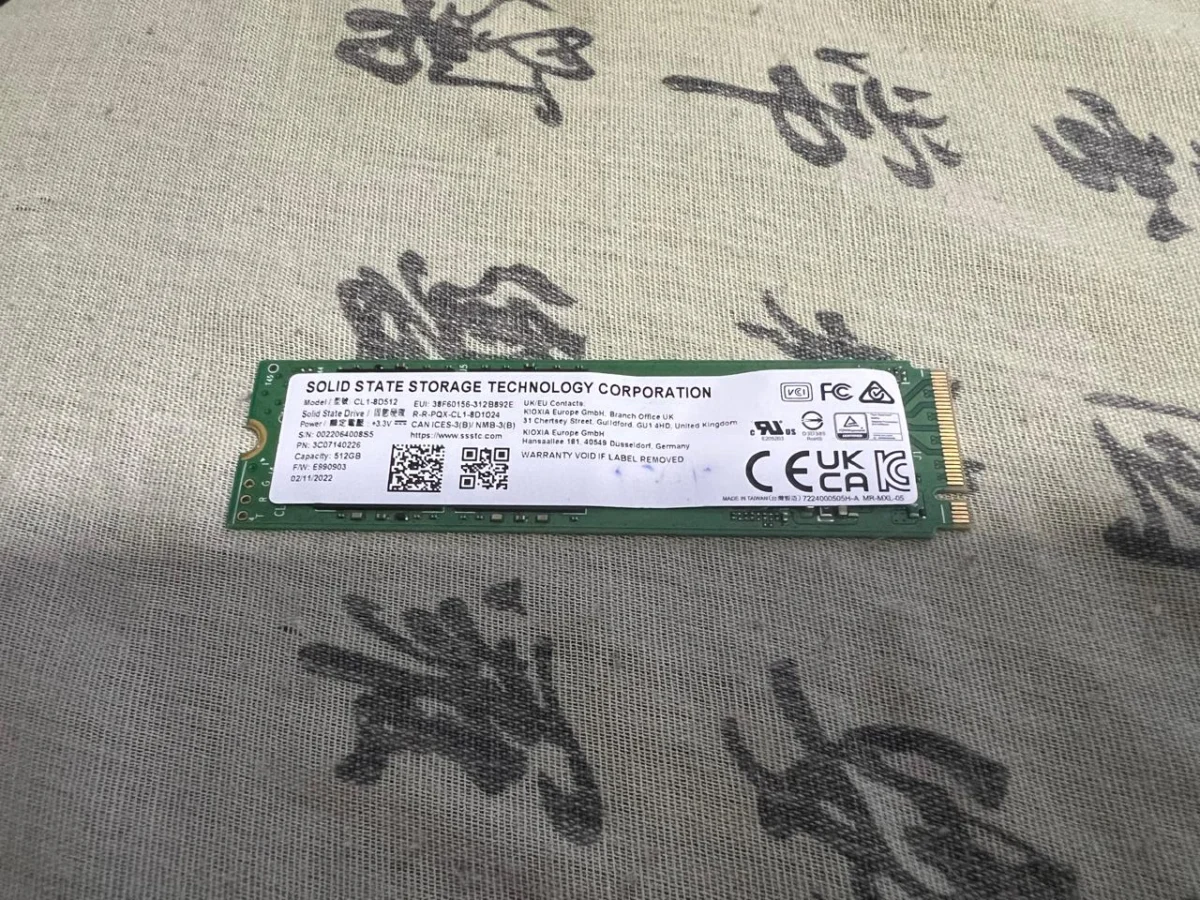 CB/ V*****us S****na /HD NVME2 512 GB 133,00 SEGUIDOS DE 10,00