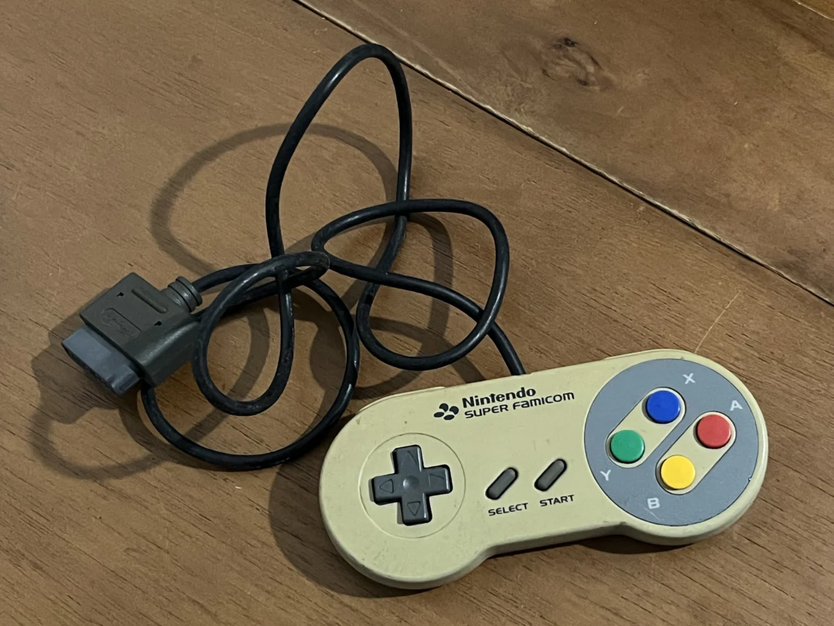 CX/ V*****za /CONTROLE ORIGINAL SNES. 38,00 SEGUIDOS DE 7,00