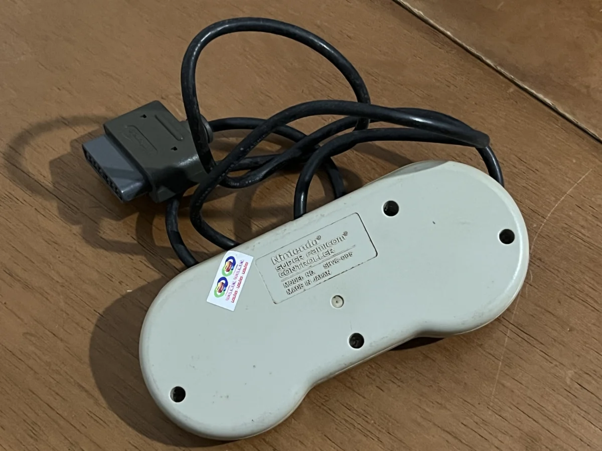 CX/ V*****za /CONTROLE ORIGINAL SNES. 38,00 SEGUIDOS DE 7,00
