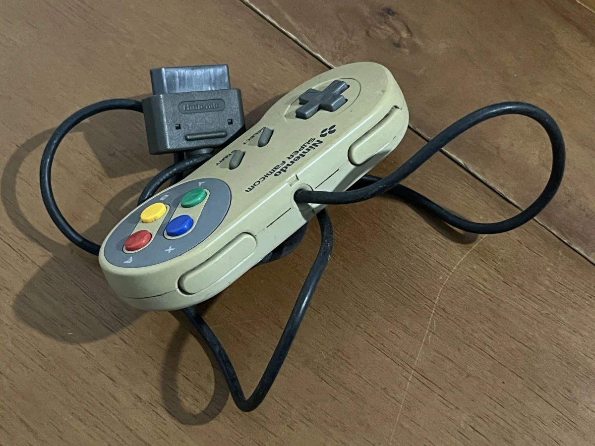 CX/ V*****za /CONTROLE ORIGINAL SNES. 38,00 SEGUIDOS DE 7,00
