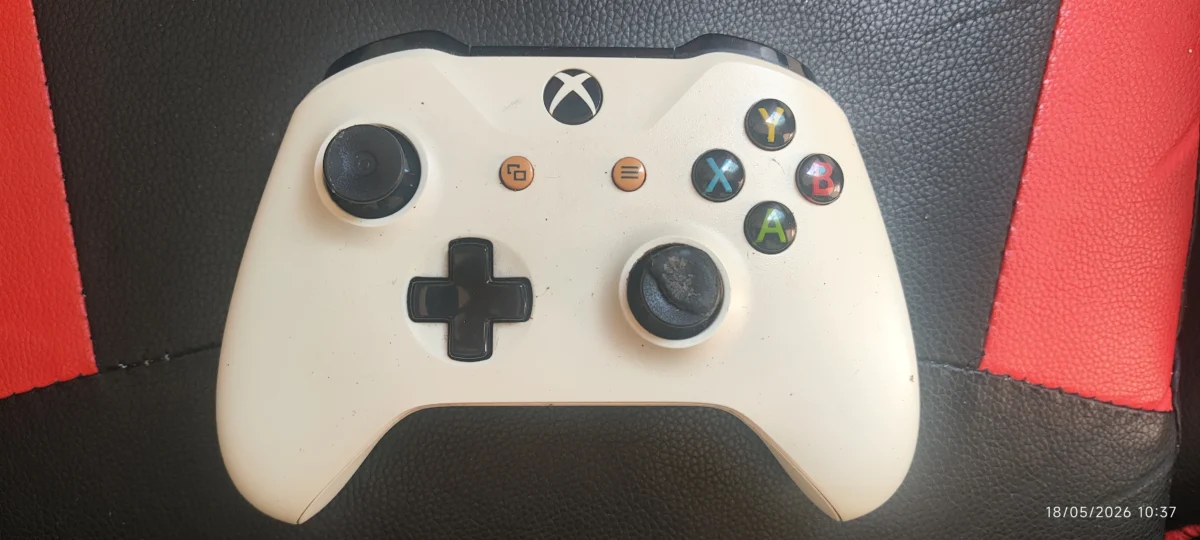 KF/ T*****io /CONTROLE XBOX ONE 44,00 SEGUIDOS DE 6,00