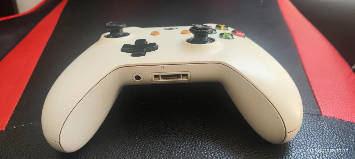 KF/ T*****io /CONTROLE XBOX ONE 44,00 SEGUIDOS DE 6,00
