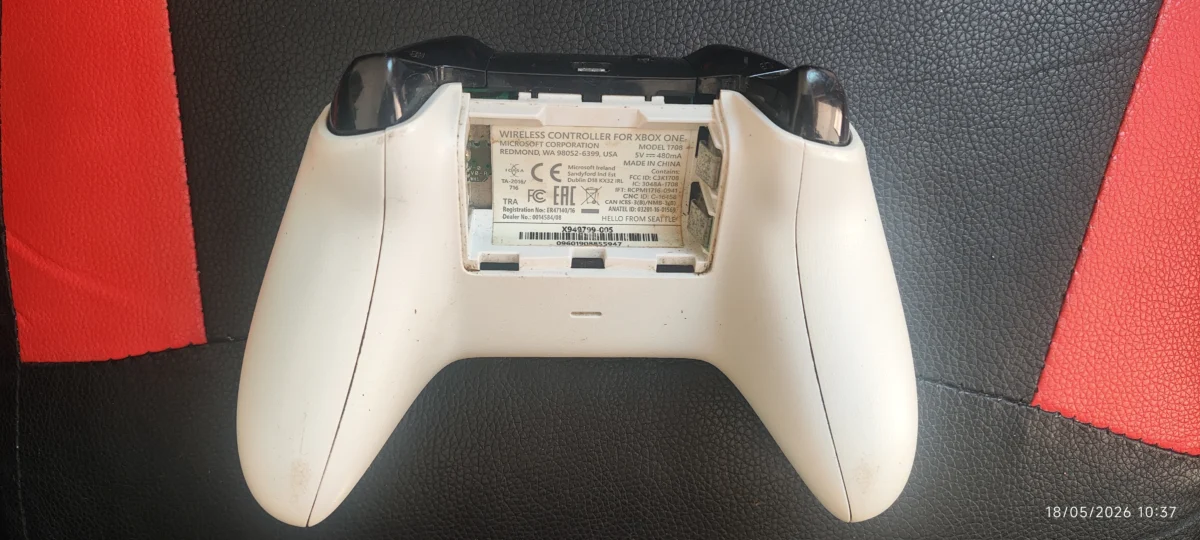 KF/ T*****io /CONTROLE XBOX ONE 44,00 SEGUIDOS DE 6,00
