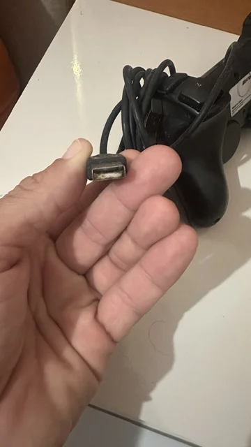 NR/ CONTROLE USB 10,00 SEGUIDOS DE 3,00