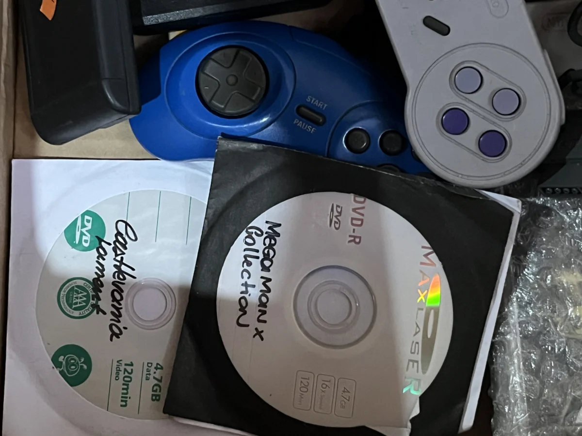 CX/ Z***mo /LOTE DE ACESSÓRIOS E JOGOS DE GAMES. 88,00 SEGUIDOS DE 10,00