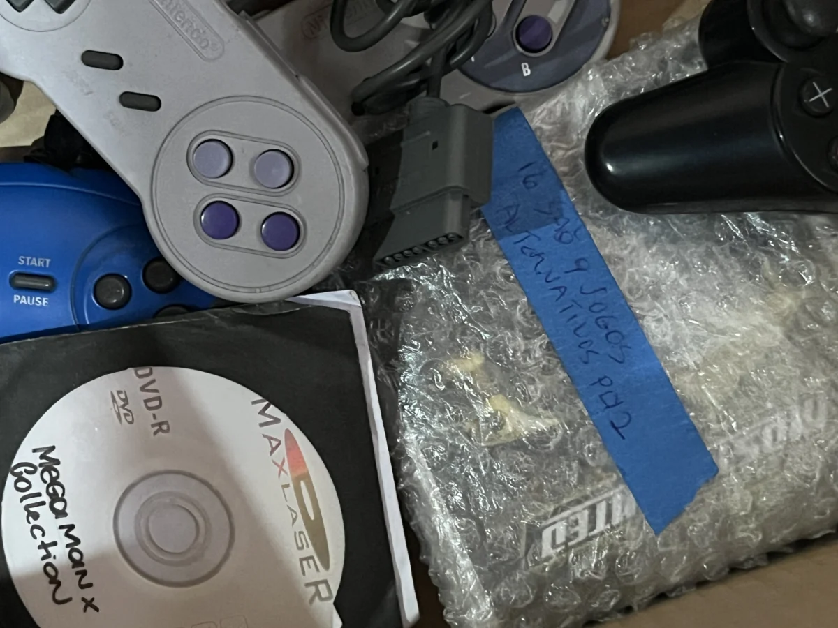 CX/ Z***mo /LOTE DE ACESSÓRIOS E JOGOS DE GAMES. 88,00 SEGUIDOS DE 10,00