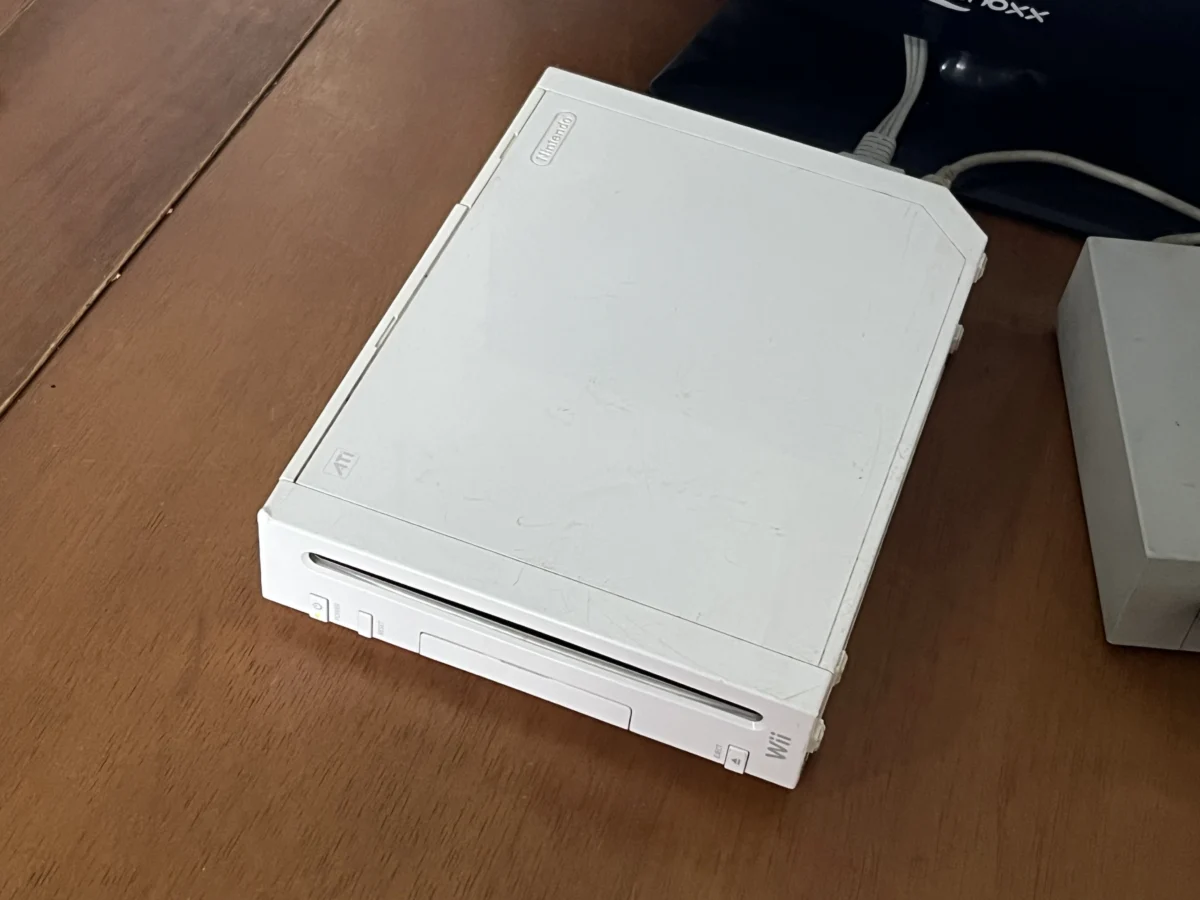 CX/ A******re P**es /NINTENDO WII+ACESSÓRIOS 97,00 SEGUIDOS DE 25,00
