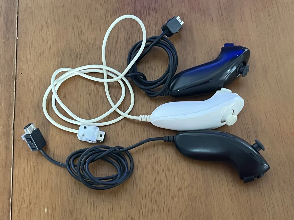 CX/ C****ne /LOTE CONTROLES WII. 39,00 SEGUIDOS DE 9,00