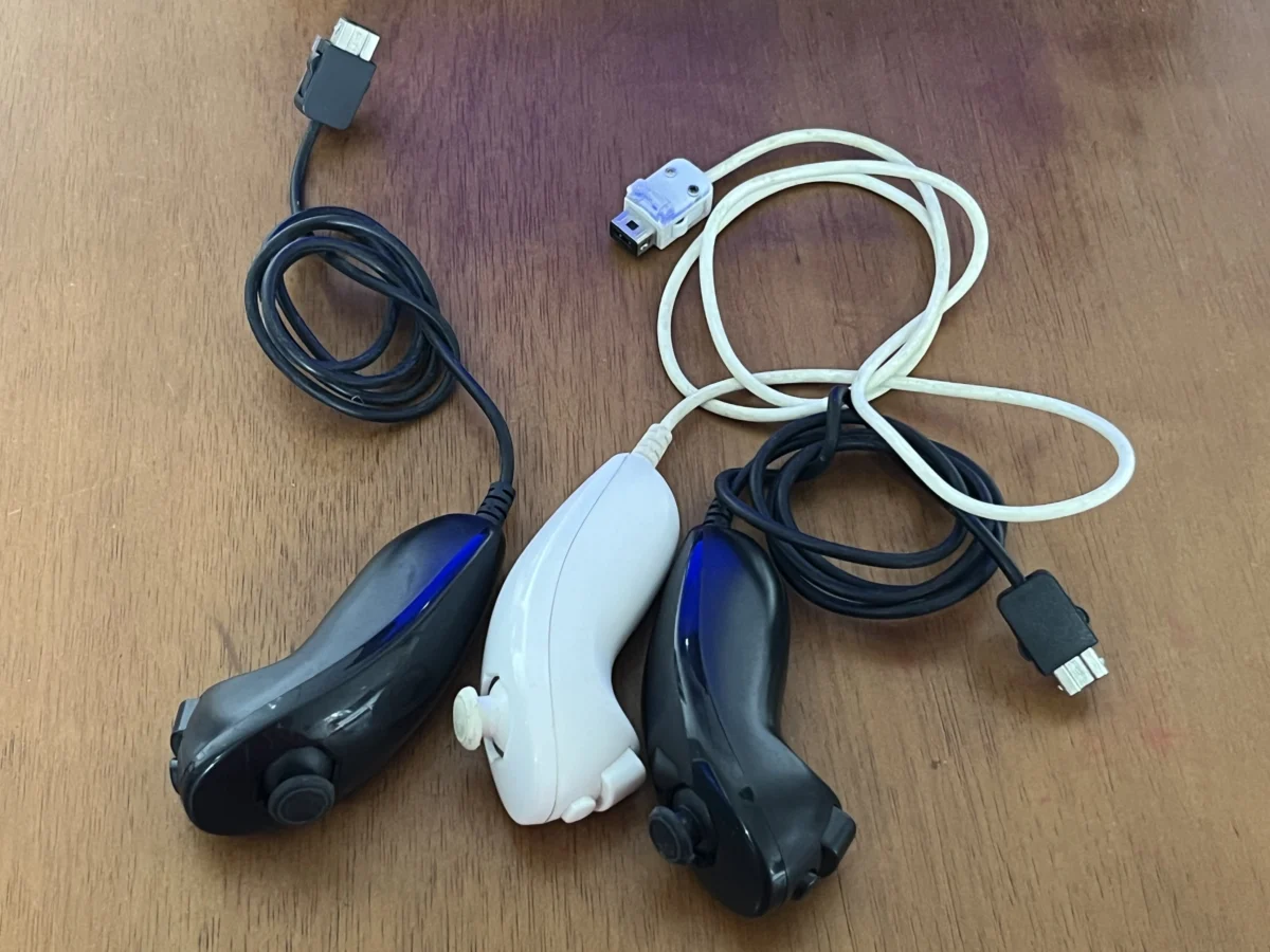CX/ C****ne /LOTE CONTROLES WII. 39,00 SEGUIDOS DE 9,00