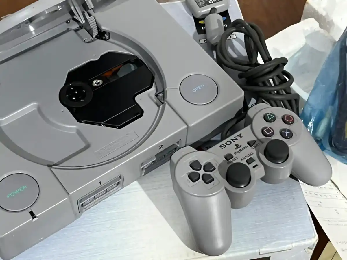 CX/ 1*******ov /PLAYSTATION 1 FAT NA CAIXA! TOP! 177,00 SEUIDOS DE 97,00
