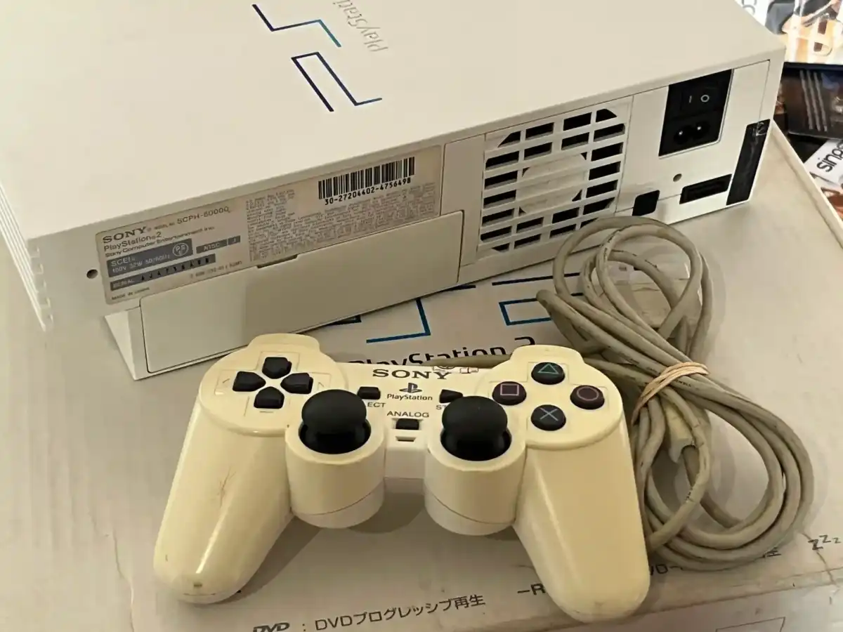 CX/ M********NO /PLAYSTATION 2 FAT EDIÇÃO WHITE! 177,00 SEGUIDOS DE 57,00