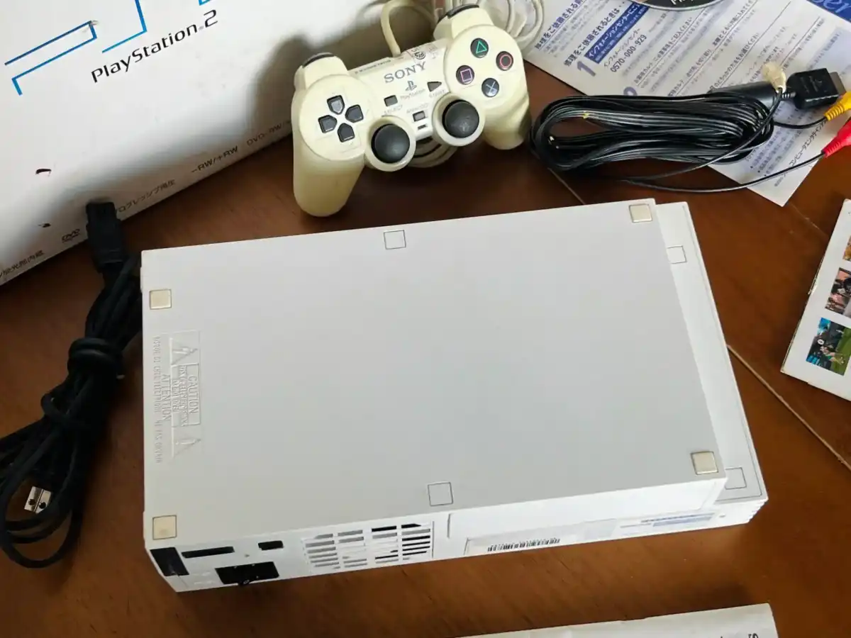 CX/ M********NO /PLAYSTATION 2 FAT EDIÇÃO WHITE! 177,00 SEGUIDOS DE 57,00