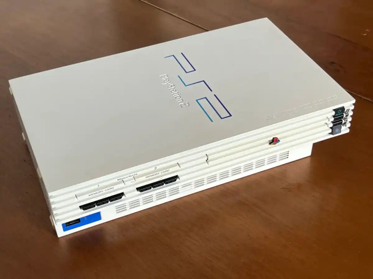 CX/ M********NO /PLAYSTATION 2 FAT EDIÇÃO WHITE! 177,00 SEGUIDOS DE 57,00