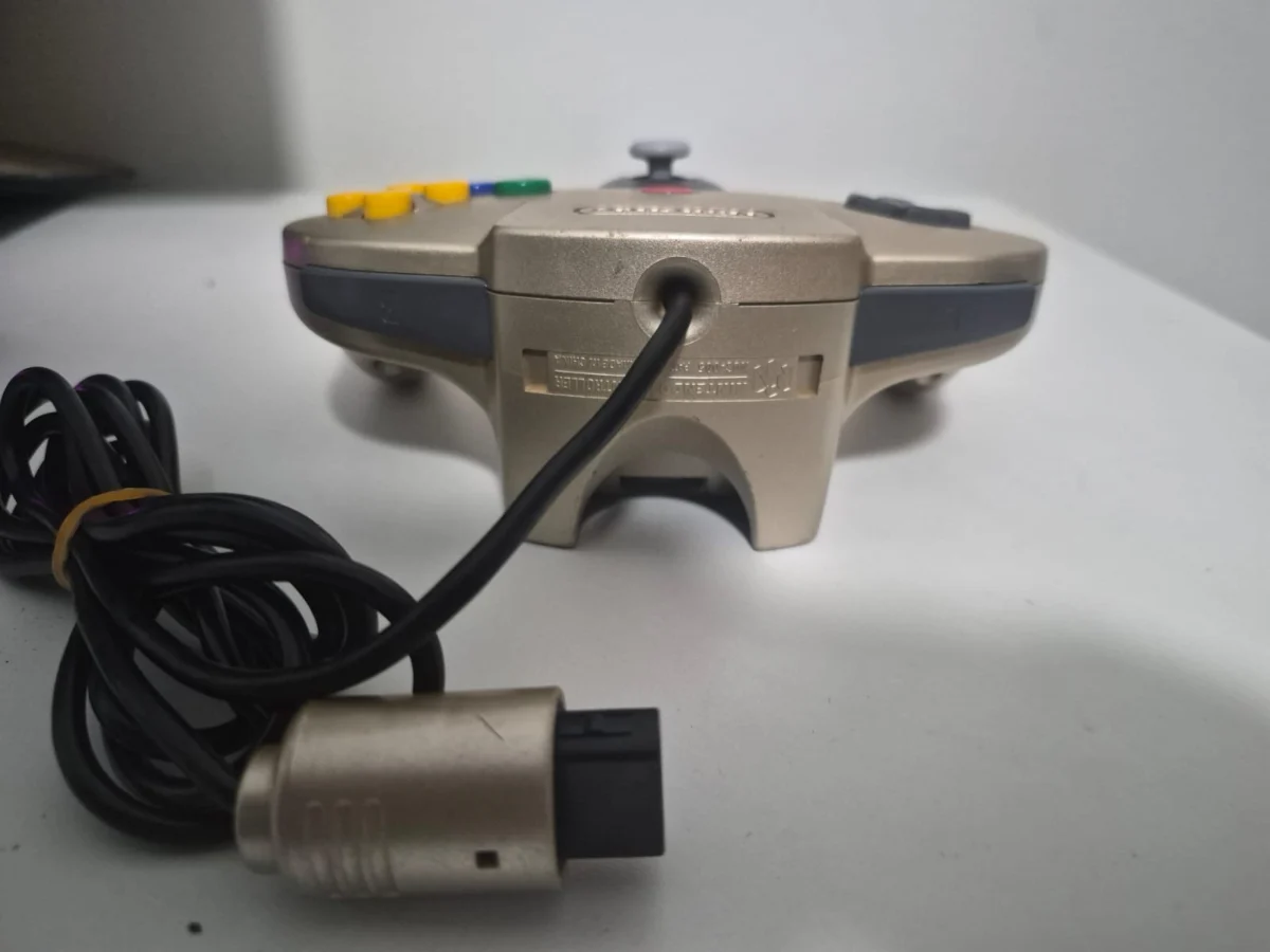 JD/ ORIGINAL CONTROLE N64 GOLD, 209,00 SEGUIDOS DE 11,00