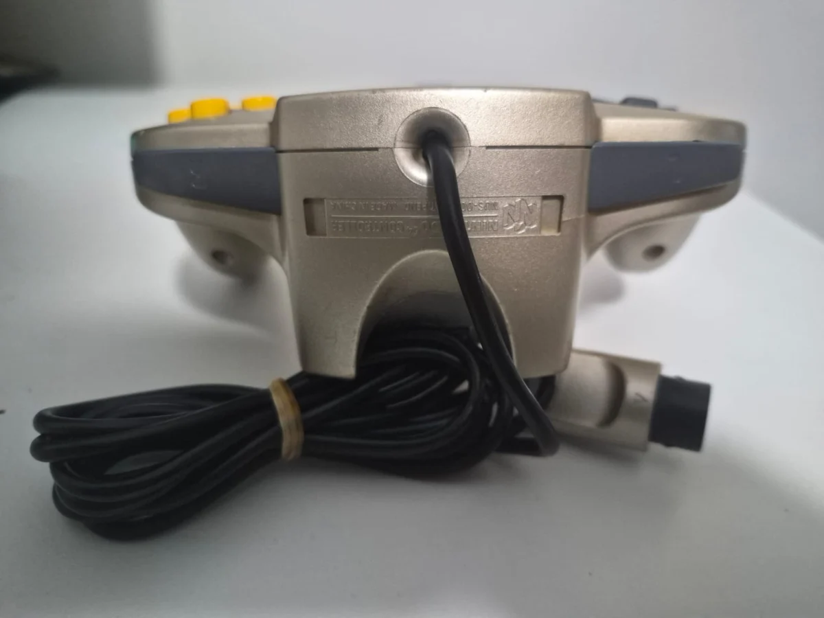 JD/ ORIGINAL CONTROLE N64 GOLD, 209,00 SEGUIDOS DE 11,00