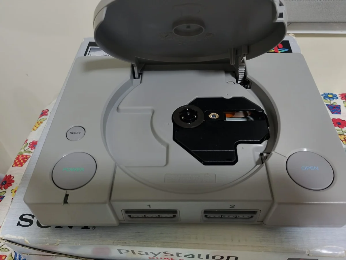 CX/ 1*******ov /PLAYSTATION 1 FAT NA CAIXA! TOP! 177,00 SEUIDOS DE 97,00