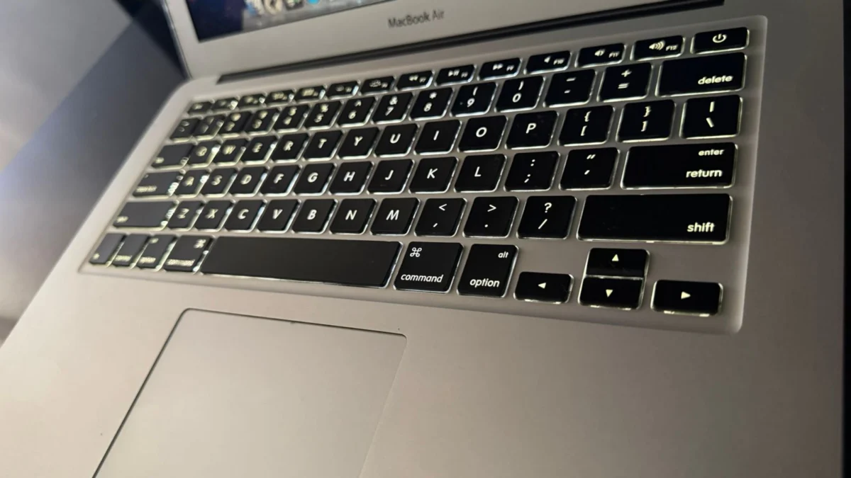 R9/ MACBOOK AIR, TOP!   497,00 SEGUIDOS DE 50,00