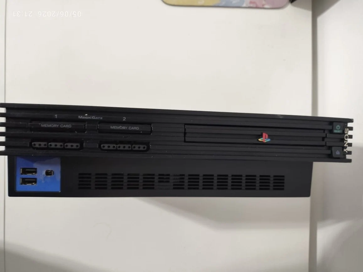 CX/ PLAYSTATION 2 FAT  FAT! TOP! 121,00 SEGUIDOS DE 29,00