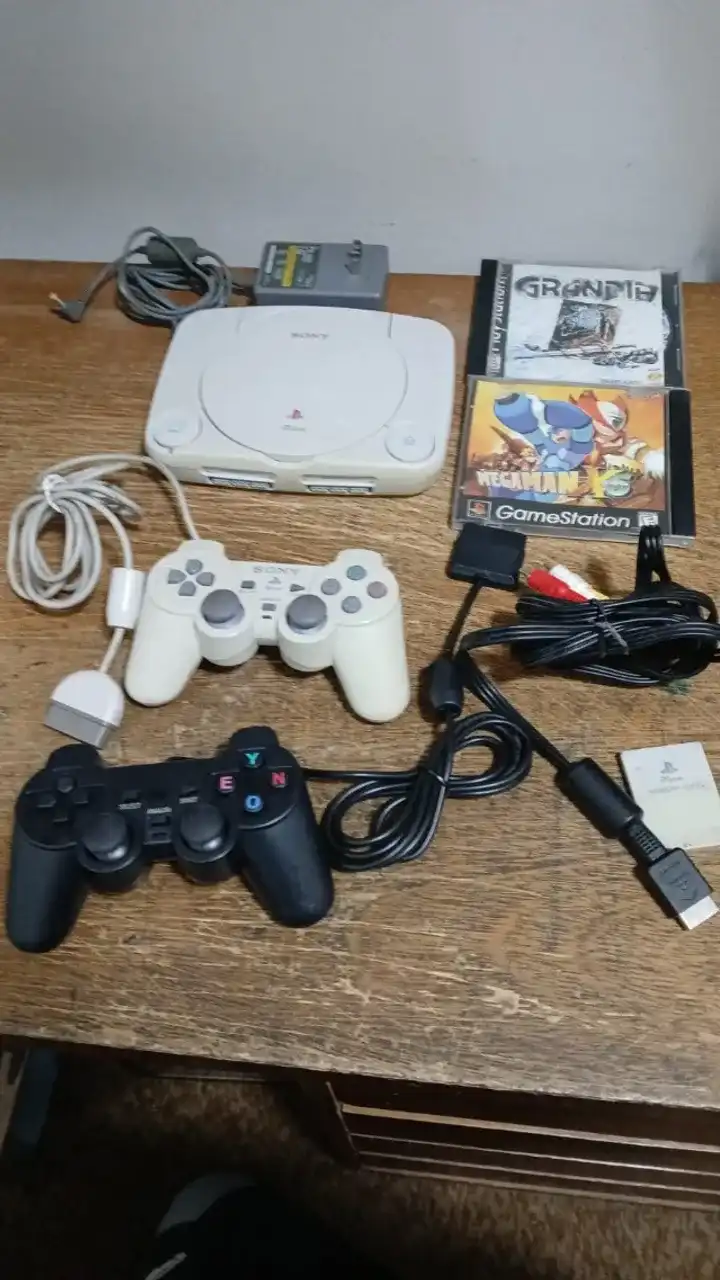CL/ E***be S**sa /PLAYSTATION 1  88,00 SEGUIDOS 28,00