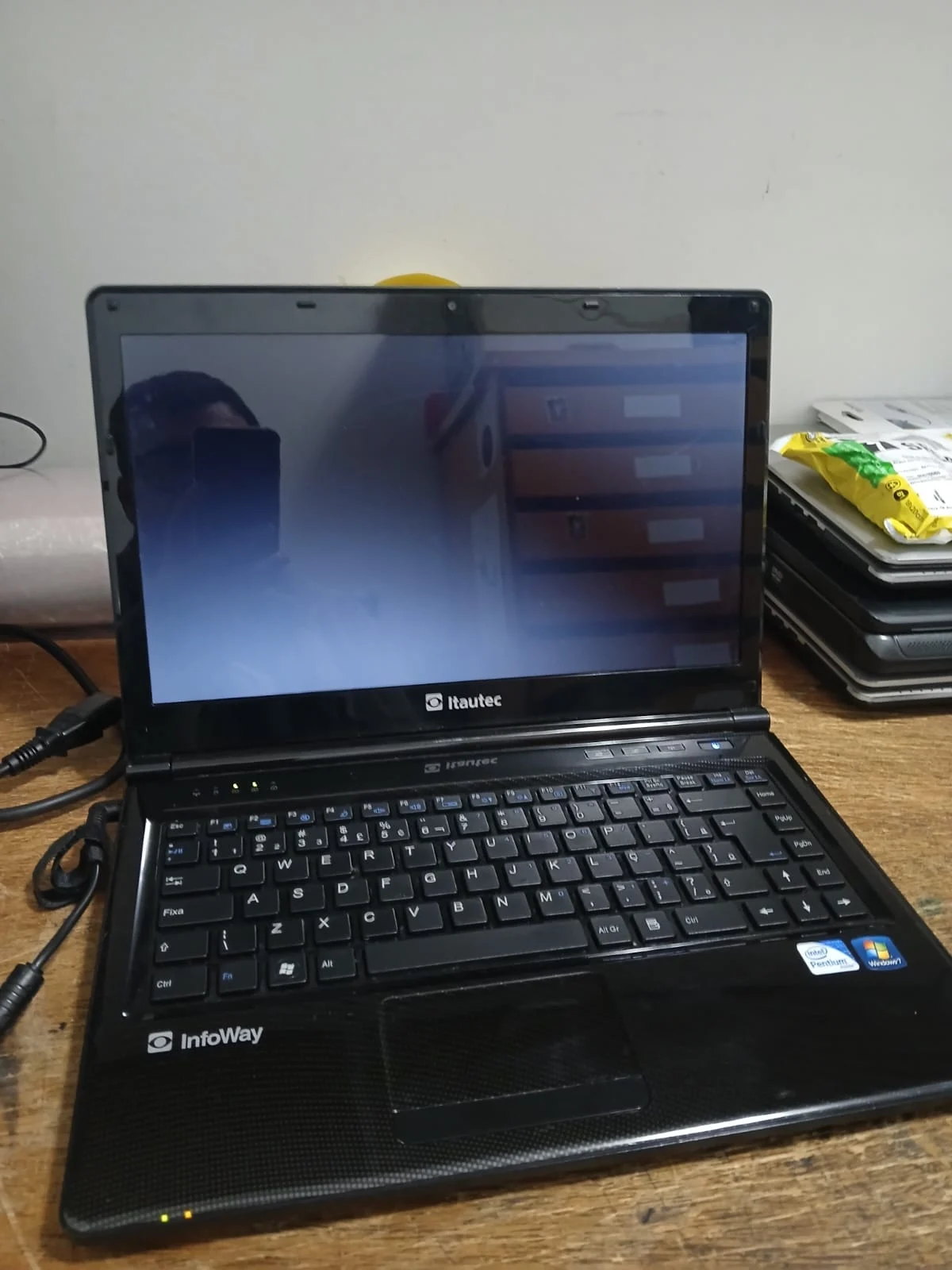 CL/ A***lo C*****io N*to /NOTEBOOK ITAUTEC C BATOCERA 58,00 SEGUIDOS 28,00