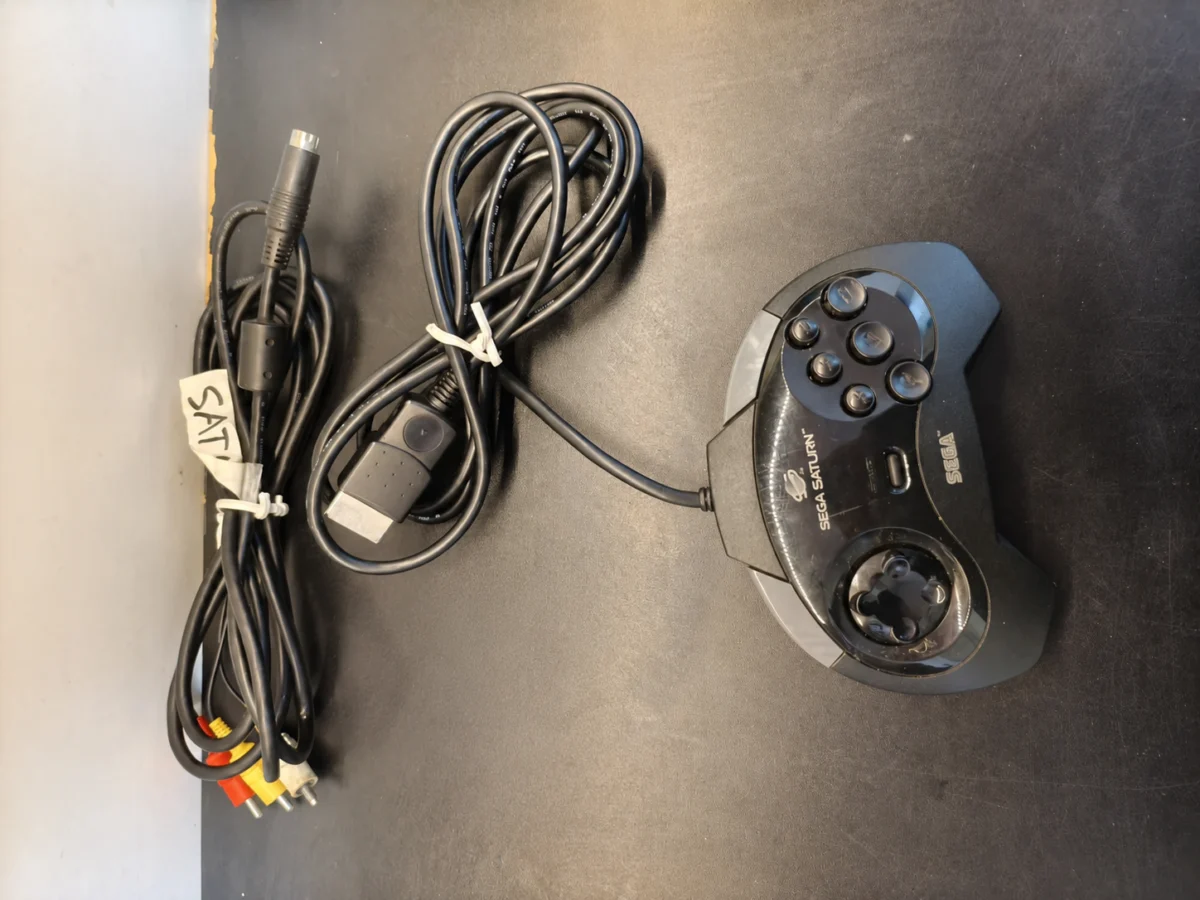 RL/ m*****lo /LINDO SEGA SATURNO!!! 219,00 SEGUIDOS DE 41,00