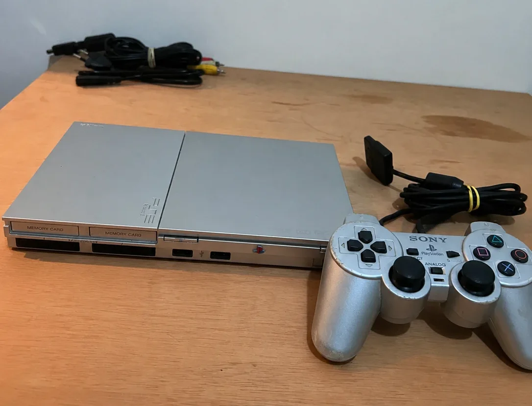 CX/ j***77 /PLAYSTATION 2 SLIM SILVER! SONY! 177,00 SEGUIDOS DE 23,00