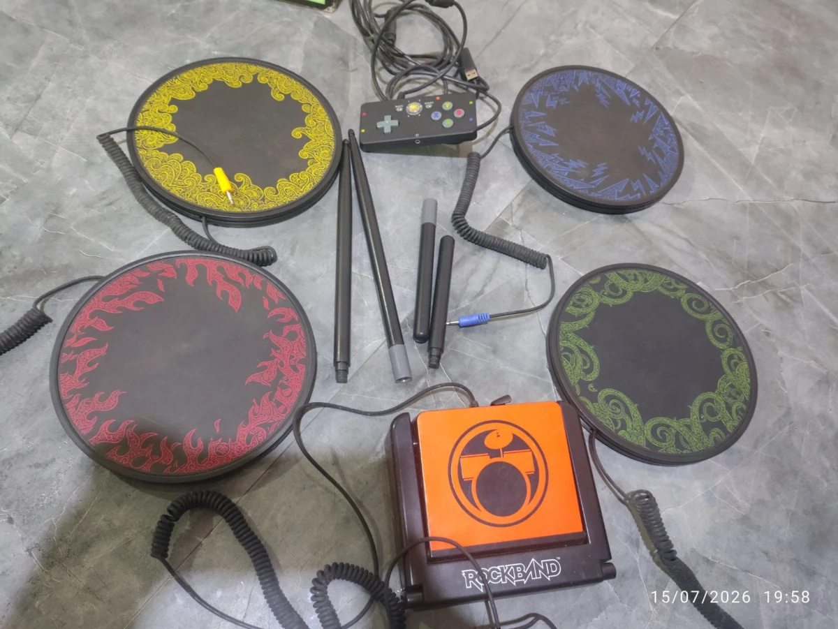 PS /BATERIA ROCK BAND IMPECAVEL 237,00 SEGUIDOS DE 37,00