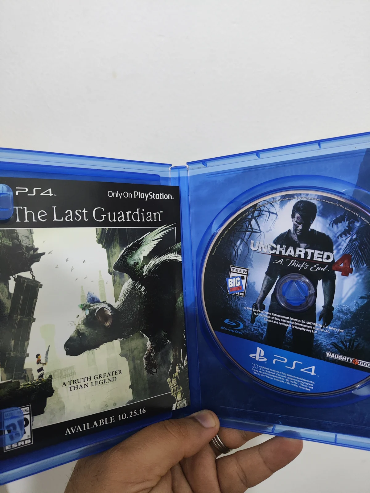 KF/ S**ve /UNCHARTED 4 PS4 49,00 SEGUIDOS DE 9,00