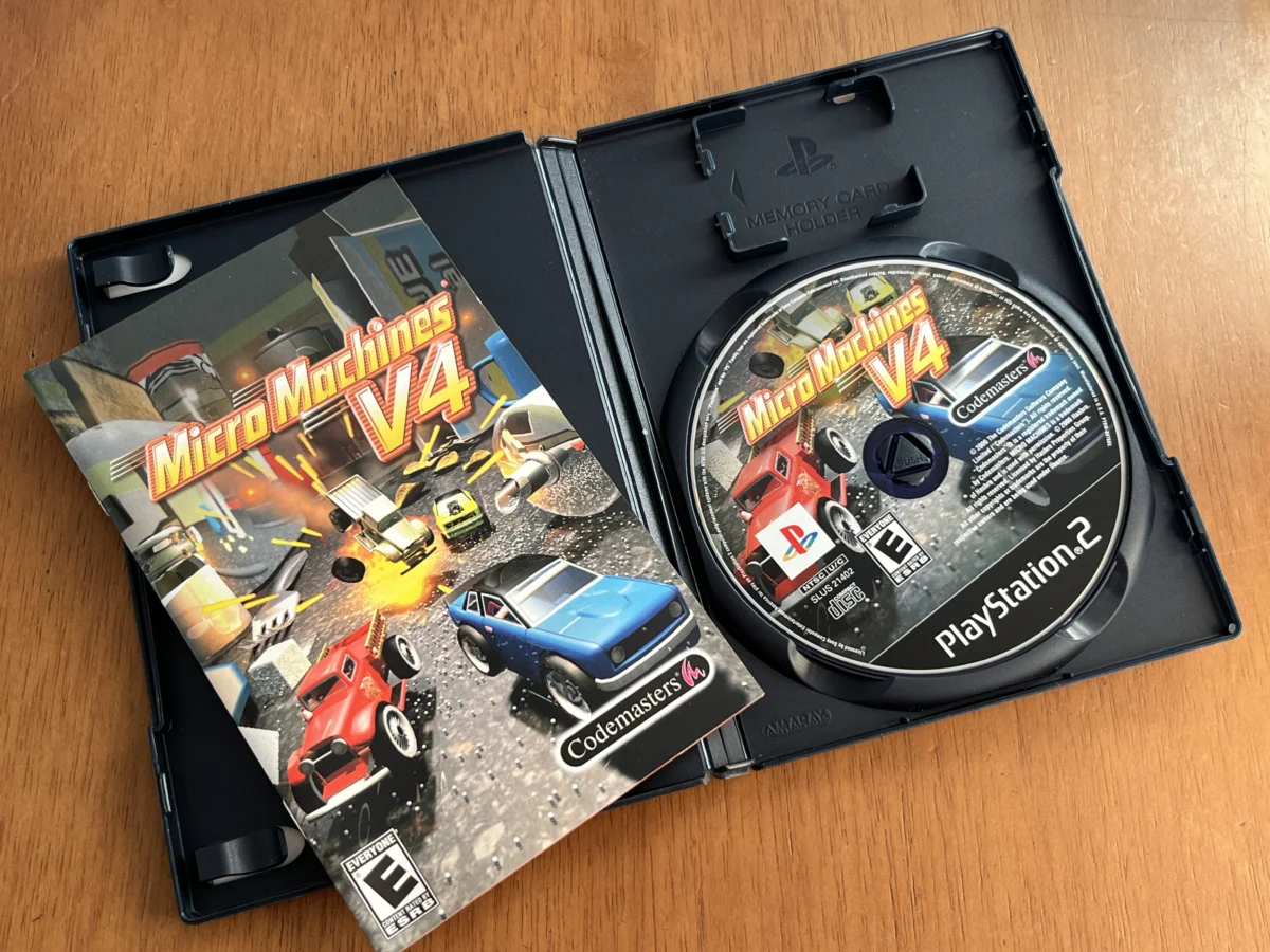 CX/ MICRO MACHINES V4 PLAYSTATION 2 ! ORIGINAL AMERICANO! BLACK LABEL – COMPLETO - Imagem 3