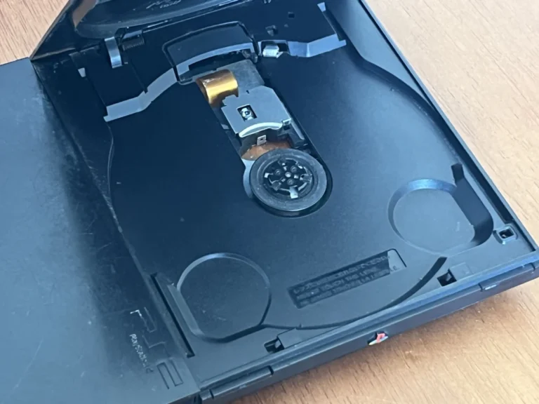 PS2 2, CONSOLE ACENDE POWER MAS NÃO LIGA, POSSA SER BOTÃO!