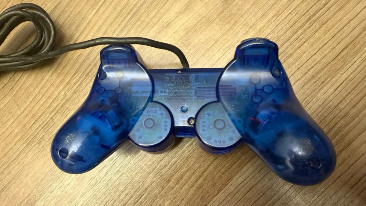 R9/ h***nr /ORIGINAL CONTROLE PS2 OCEAN BLUE! 129,00 SEGUIDOS DE 10,00