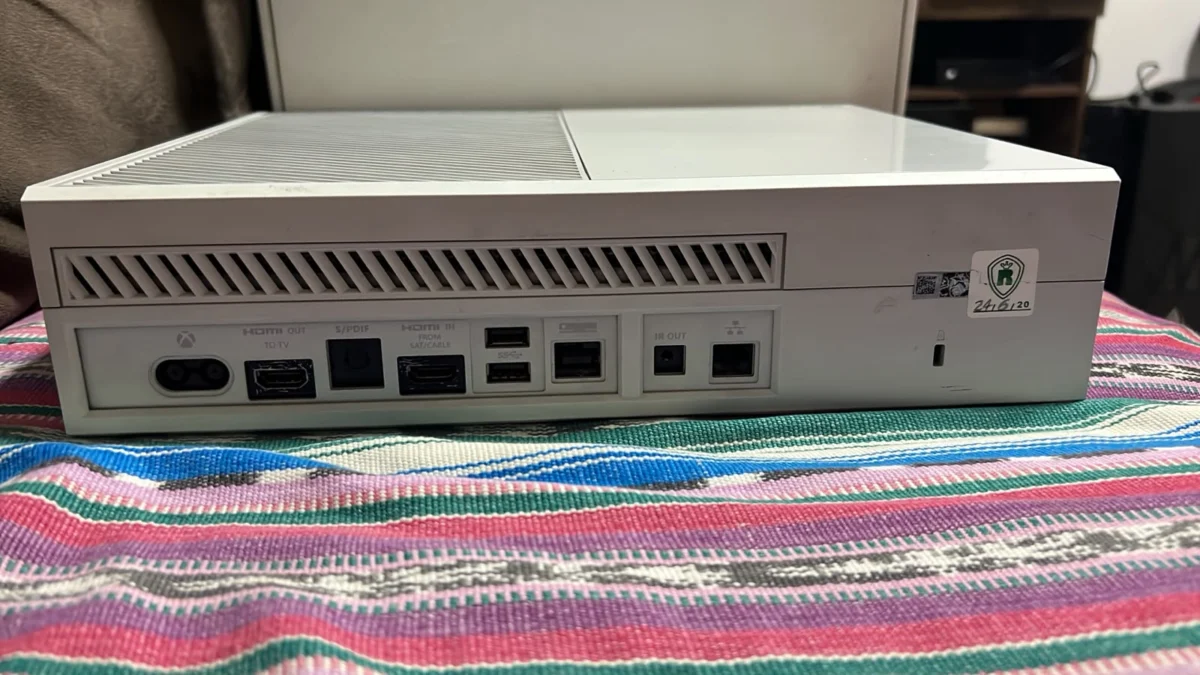 CB/ XBOX ONE! EDIÇÃO ESPECIAL HALO! 970,00 SEGUIDOS DE 25,00