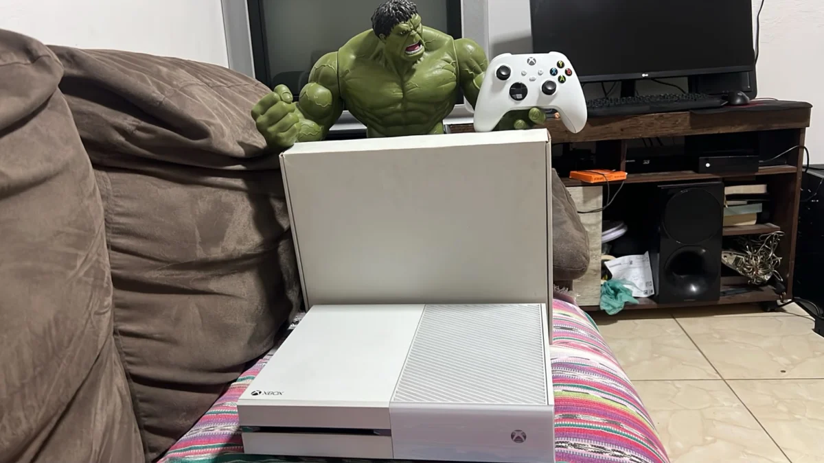 CB/ XBOX ONE! EDIÇÃO ESPECIAL HALO! 970,00 SEGUIDOS DE 25,00