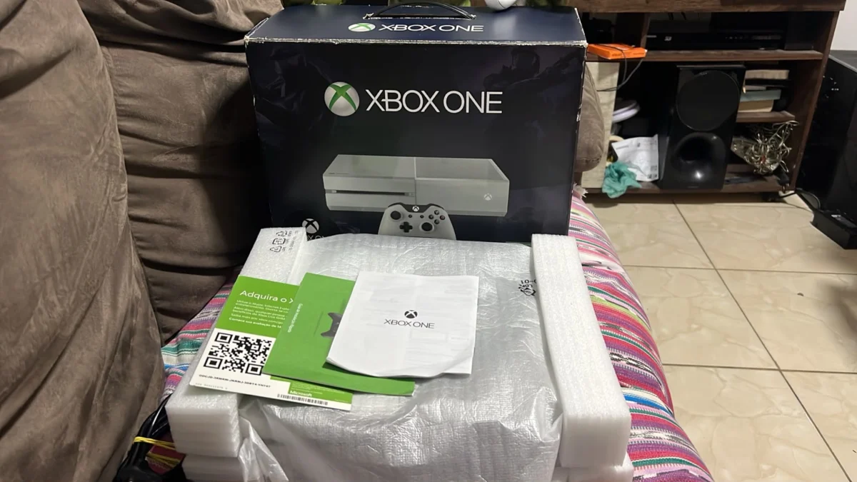 CB/ XBOX ONE! EDIÇÃO ESPECIAL HALO! 970,00 SEGUIDOS DE 25,00