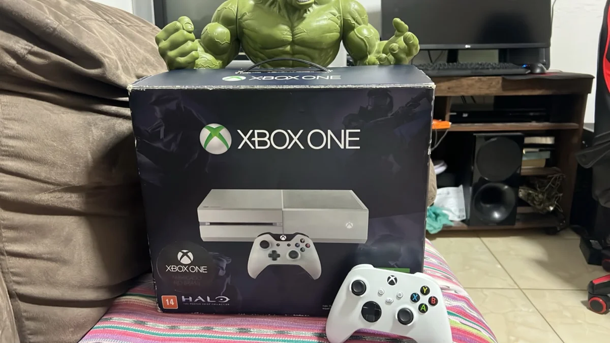 CB/ XBOX ONE! EDIÇÃO ESPECIAL HALO! 970,00 SEGUIDOS DE 25,00