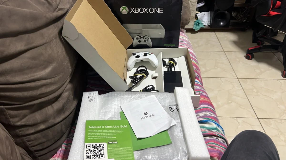 CB/ XBOX ONE! EDIÇÃO ESPECIAL HALO! 970,00 SEGUIDOS DE 25,00