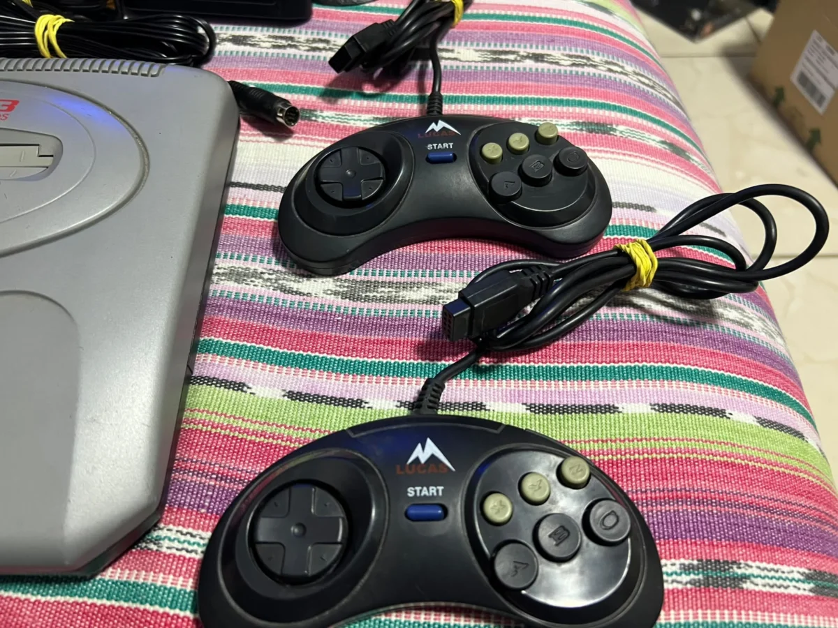 CB/ MEGA DRIVE 3 SUPER 43 JOGOS  123,00 SEGUIDOS DE 8,00