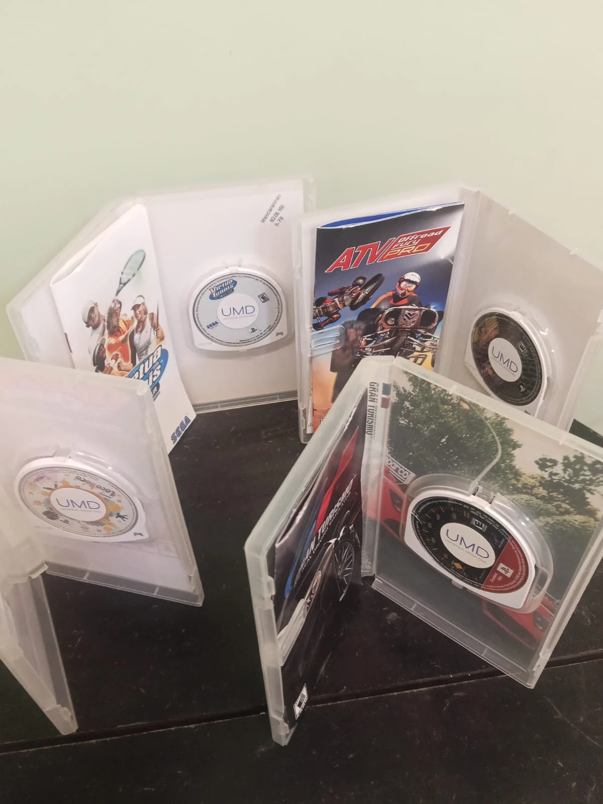 CX/ LOTE DE JOGOS PSP! TOPS!  131,00 SEGUIDOS DE 15,00