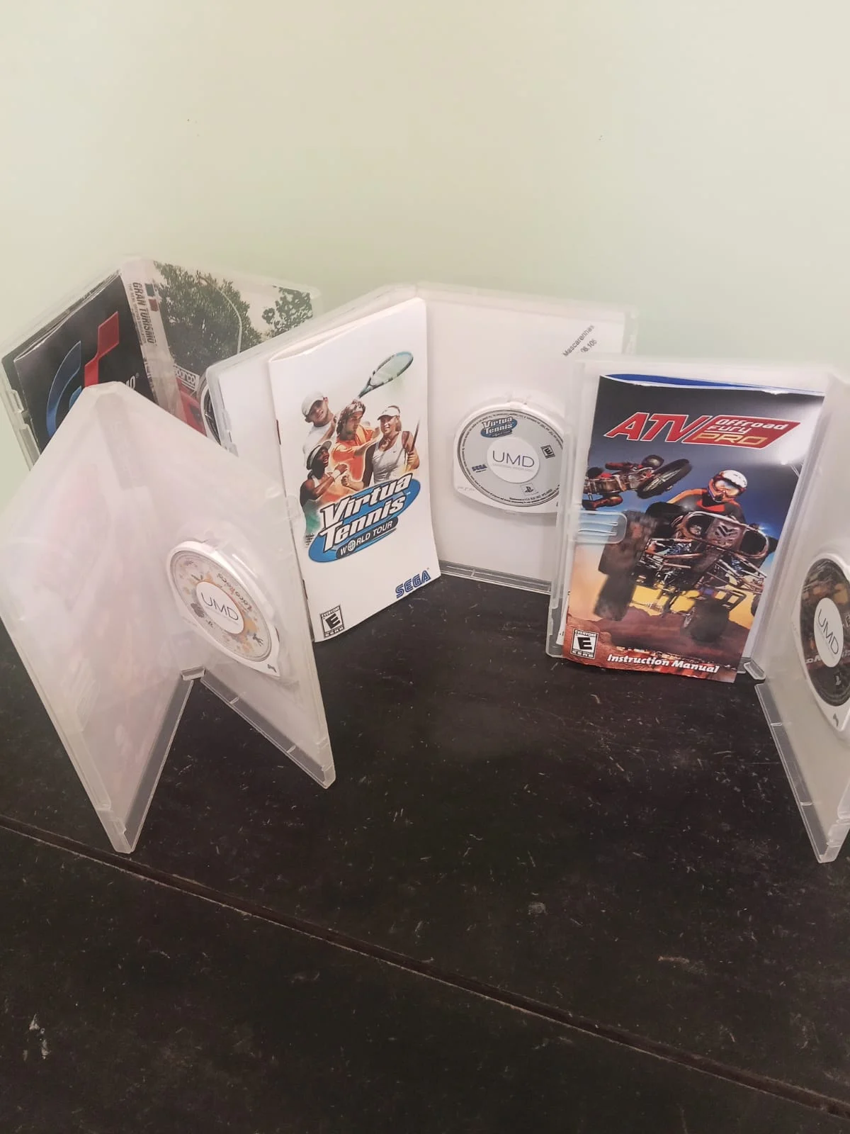 CX/ LOTE DE JOGOS PSP! TOPS!  131,00 SEGUIDOS DE 15,00